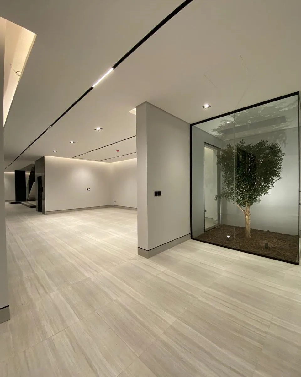 معالجة شروخ الجدار بالمعجون قبل الدهان