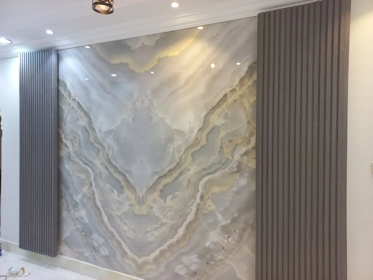 تركيب بديل رخام بين دواليب المطبخ